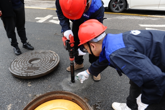 电子锁井盖优点有哪些？这几大优势助城市守护地下安全！
