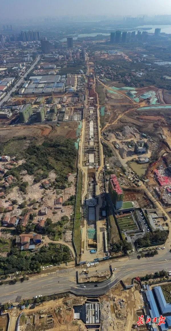 中法武汉生态示范城“法式”地下综合管廊下月完工，水电气、通信等管线全部入廊